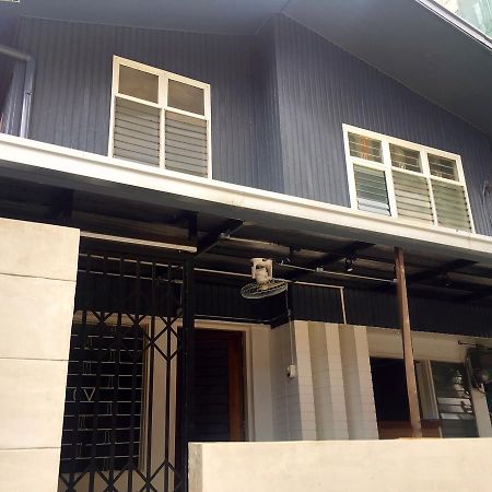 The Hub District Hostel And Dorm Makati City Esterno foto